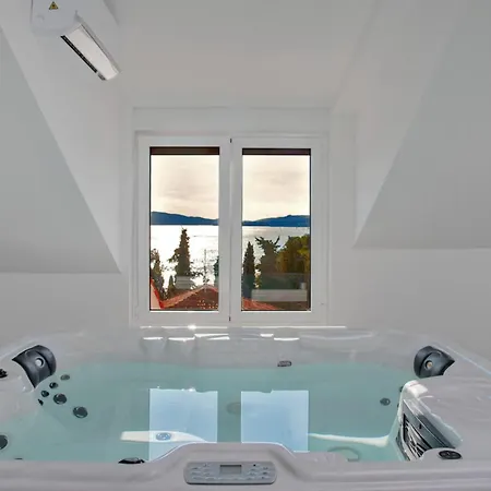 Modern House Private Pool & Jacuzzi
