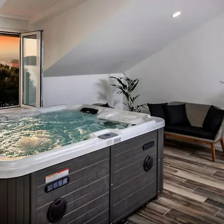 Modern House Private Pool & Jacuzzi 別荘