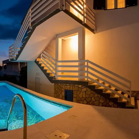 Modern House Private Pool & Jacuzzi *